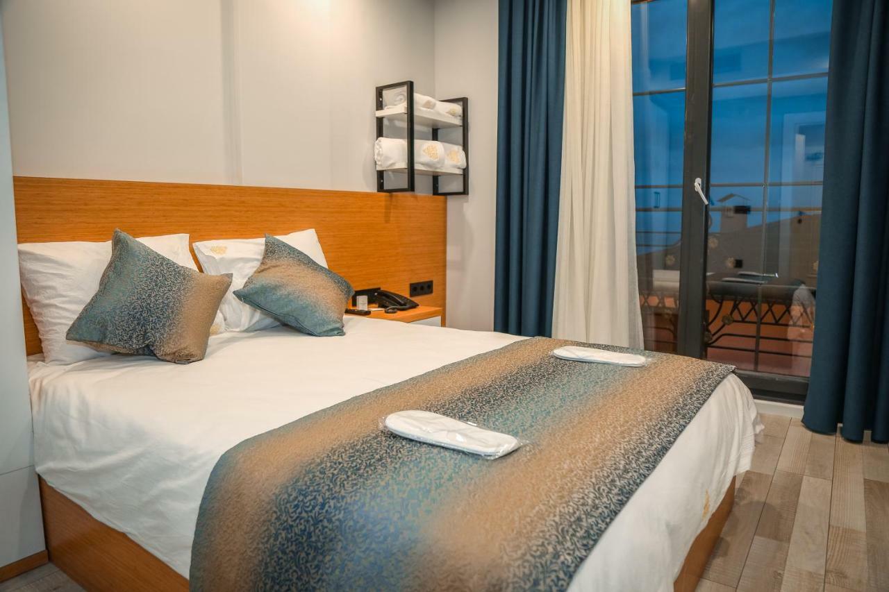 White Golden Apart Otel 4*